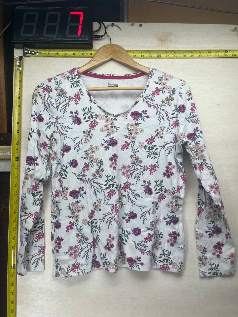 Basic Editions Womens M White Floral Long Sleeve V Neck T Shirt